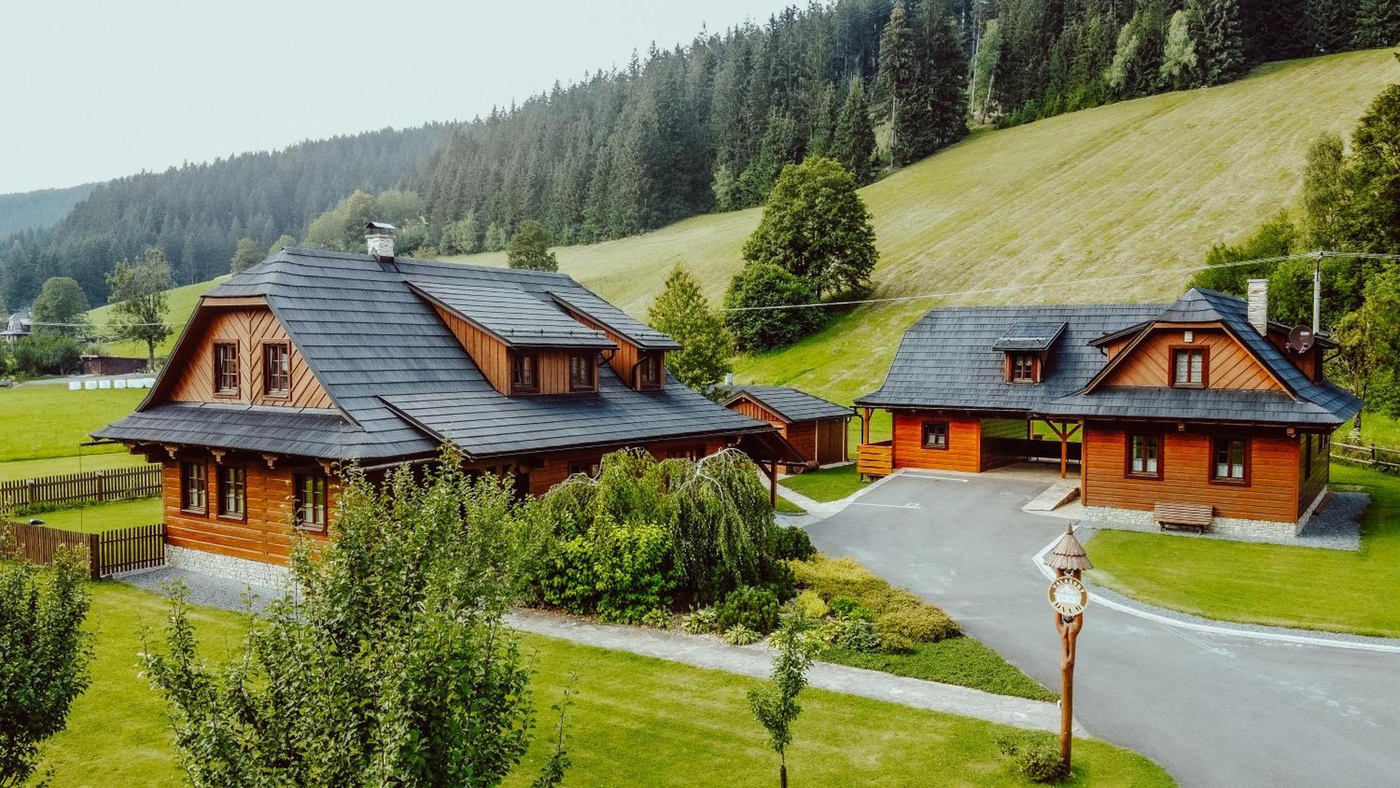 Valassky Dvur Velke Karlovice Exterior photo